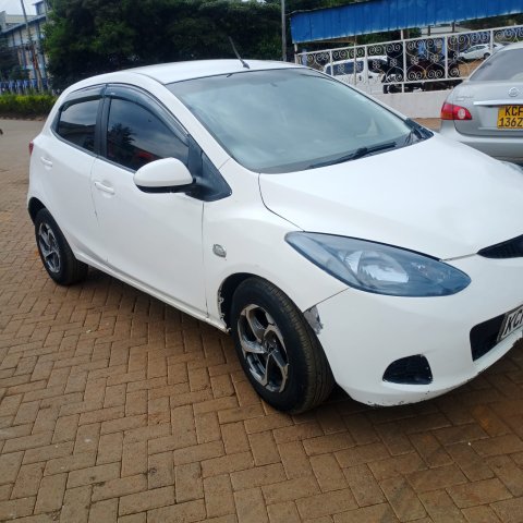 Mazda Demio 4