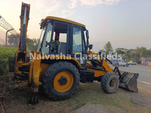 Excavation, trenching,Landscaping, loading, Digging Foundations, Levelling construction sites, Clearing debris etc... 3