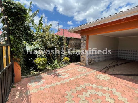4 Bedroom Mansion for sale in Naivasha,Kinamba- sitting on 1/4 piece of land, 200mtrs from tarmac