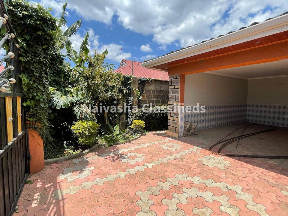 4 Bedroom Mansion for sale in Naivasha,Kinamba- sitting on 1/4 piece of land, 200mtrs from tarmac
