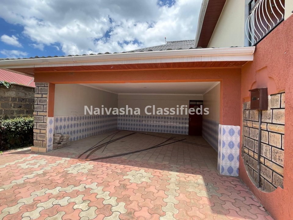 4 Bedroom Mansion for sale in Naivasha,Kinamba- sitting on 1/4 piece of land, 200mtrs from tarmac
