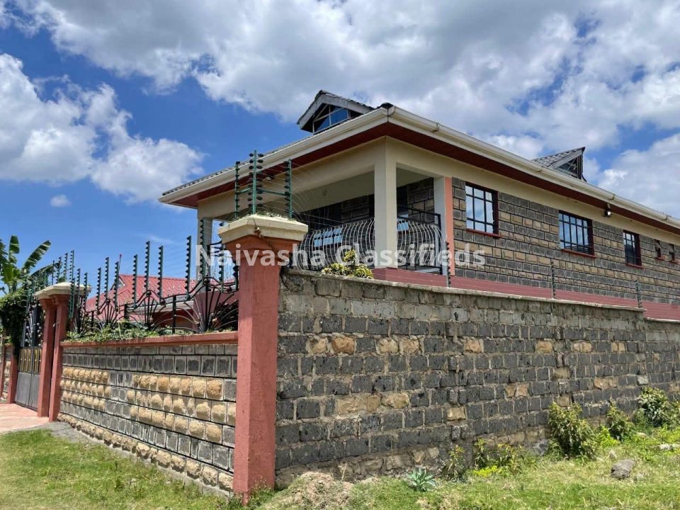 4 Bedroom Mansion for sale in Naivasha,Kinamba- sitting on 1/4 piece of land, 200mtrs from tarmac